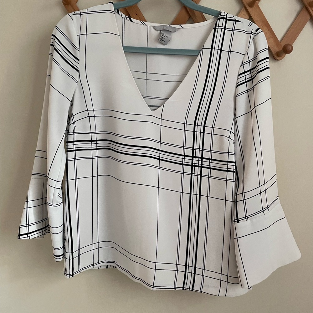 White and Black 3/4 Sleeve Blouse